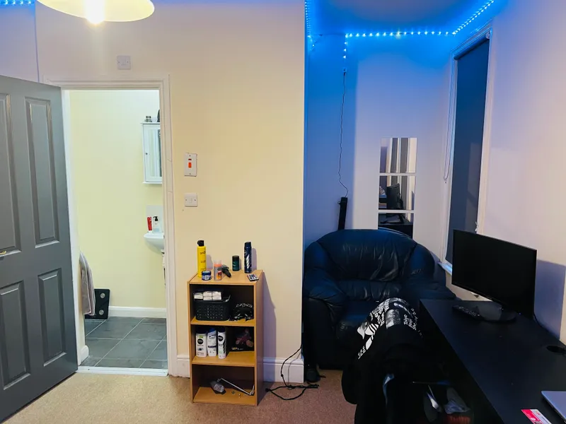128 Radford Boulevard - 4 Bedroom 3 Bathroom Student House - Thumbnail 6